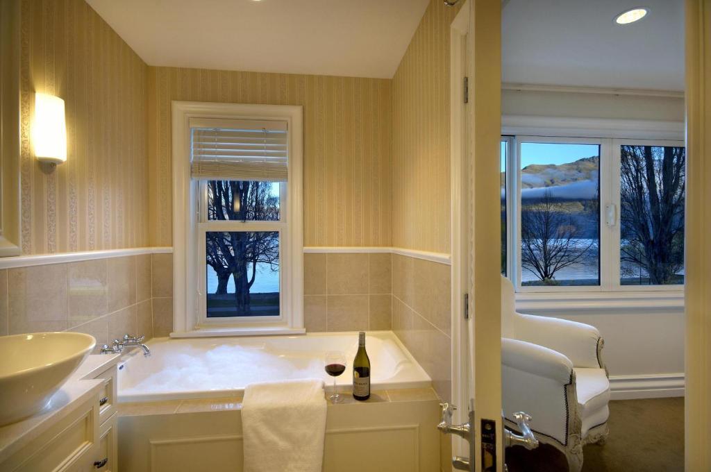 Esplanade Queenstown By Staysouth Экстерьер фото
